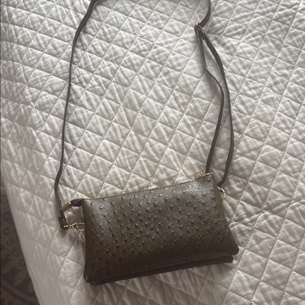Chic Green Textured Crossbody Bag